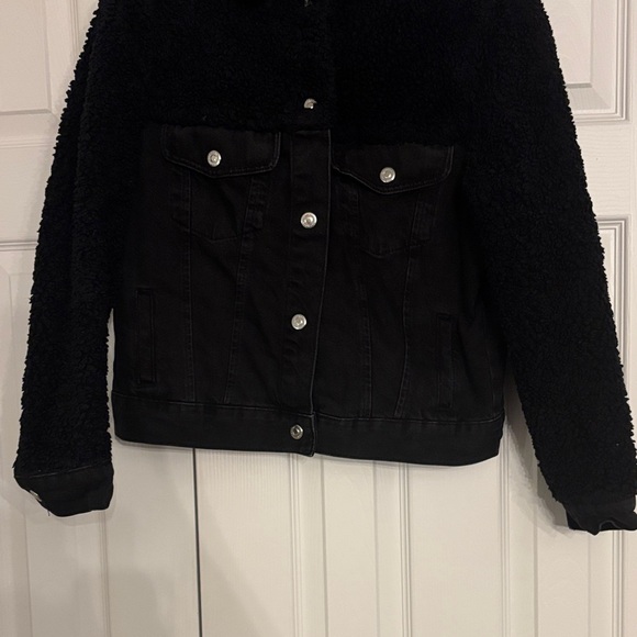 Top Shop | 4 | Black Jeans Jacket with Black Sherpa sleeves - Picture 5 of 10